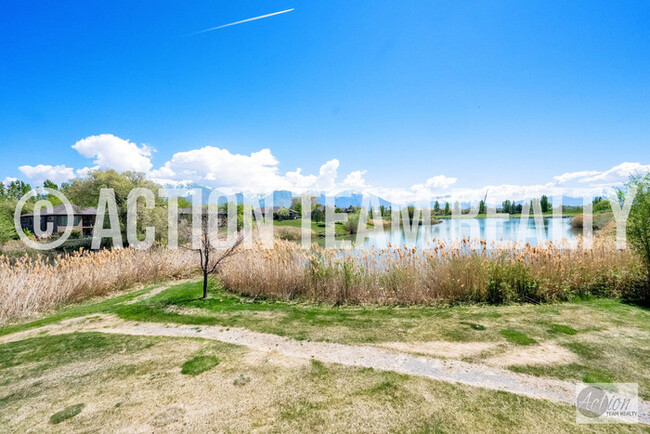Building Photo - Row End Townhome in Orem!
