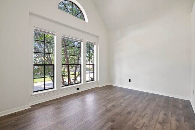 Building Photo - 2807 4 Pines Dr