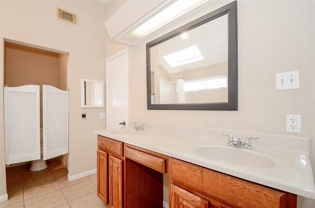Building Photo - 1807 Trendwest Dr