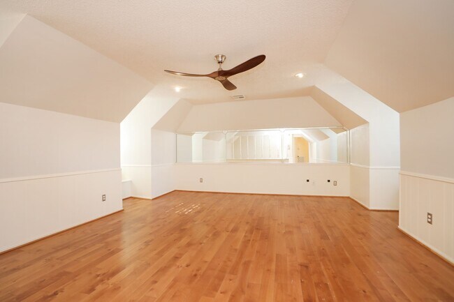 Building Photo - 722 Crossroads Dr