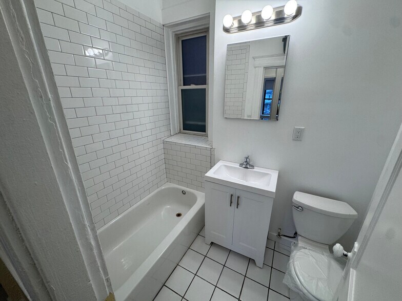 Building Photo - 1127 Commonwealth Ave