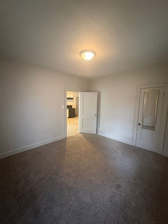 Building Photo - 3304 Kratzville Rd