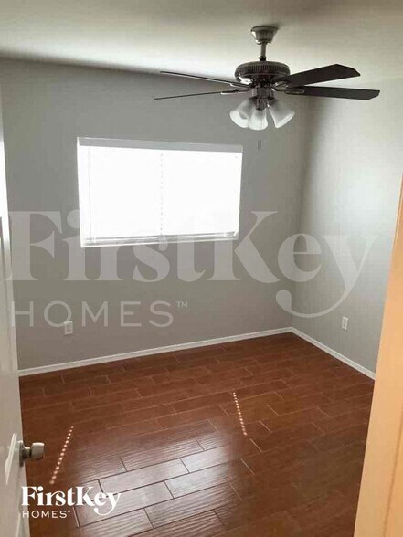 Building Photo - 15797 W Caribbean Ln