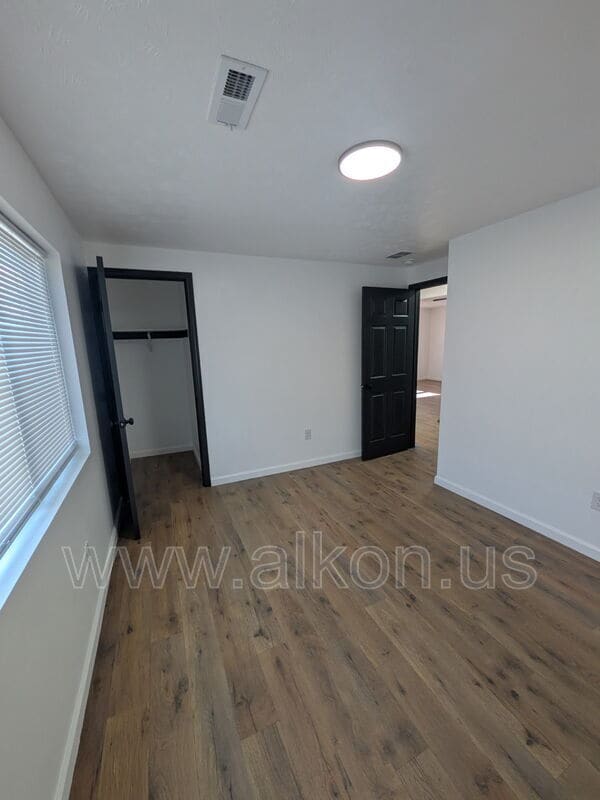 Building Photo - 949 Perry Hwy