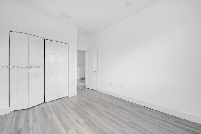 Building Photo - 948 NE 29th Terrace