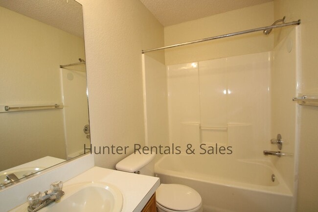 Building Photo - Move South!