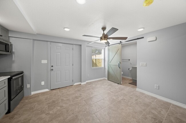 Building Photo - 3802 Bayshore Dr