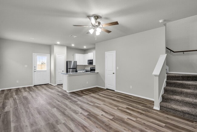 Building Photo - 4443 Red Haven Dr