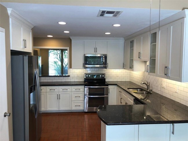 Building Photo - 7655 S Braeswood Blvd