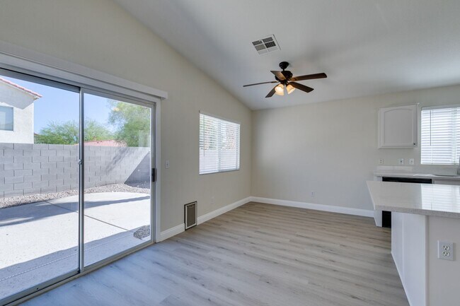 Building Photo - Stunning 3 bedroom, 2 bathroom house located in Silverado Ranch.