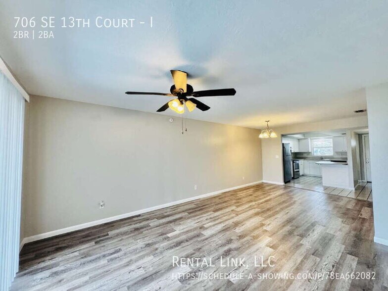 Building Photo - 706 SE 13th Ct