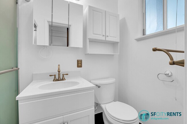 Building Photo - Haight/Ashbury: Top Floor w/ Garage Parkin...