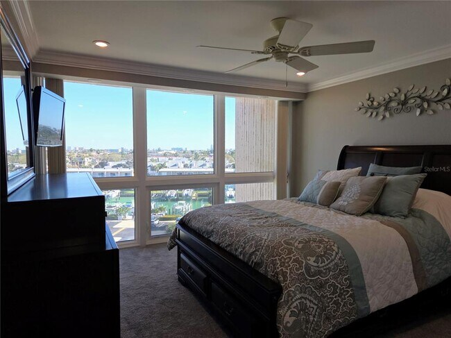 Building Photo - 1 Key Capri