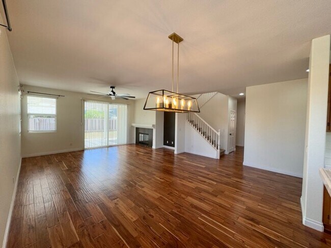 Building Photo - 4 Bedroom Menifee home available now for l...
