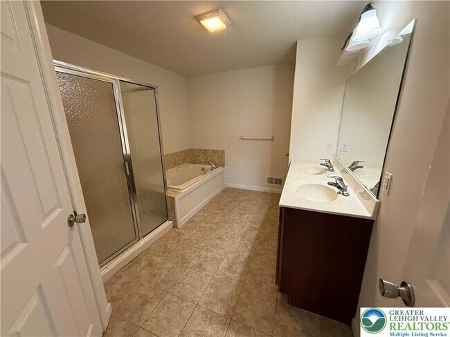 Building Photo - 5133 Dogwood Trail