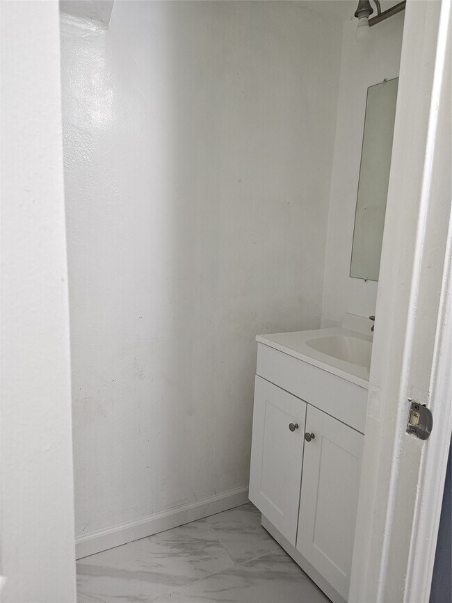 Building Photo - 2252 Shadowdale Dr