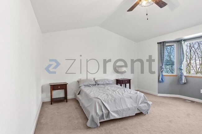 Building Photo - 8115 77th Ave NE