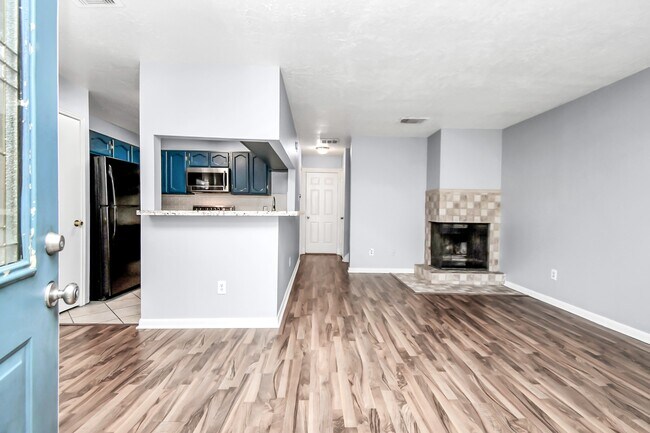 Building Photo - 2379 Briarwest Blvd