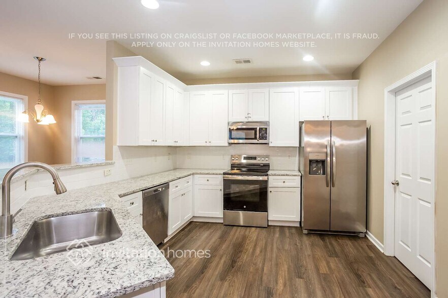 Building Photo - 3302 Streamside Dr