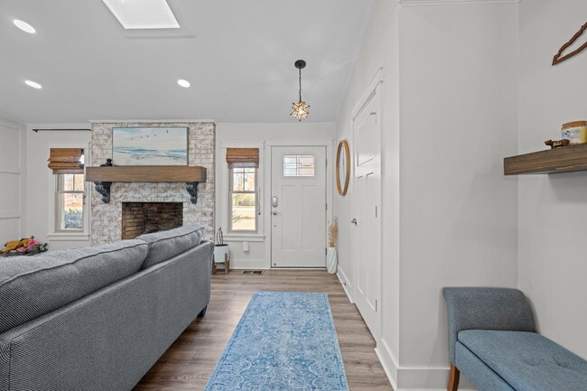 Building Photo - 6115 Gondolier Dr