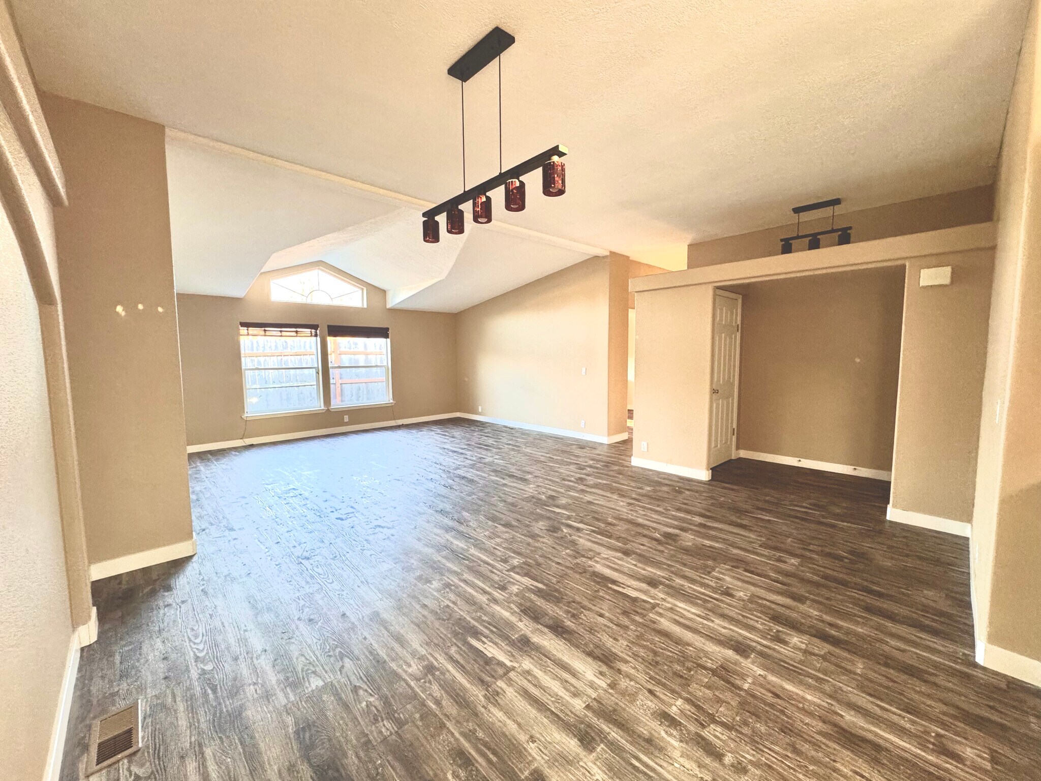 Living - 3204 Locust Ave