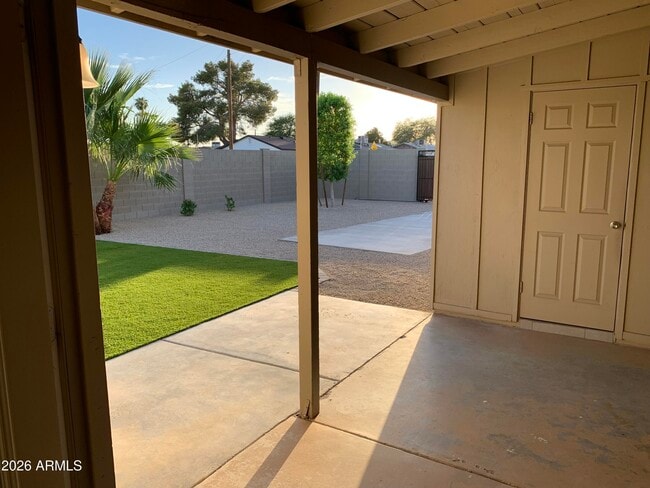 Building Photo - 7001 E Loma Land Dr