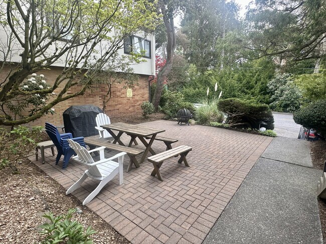 Building Photo - Sunset Plaza