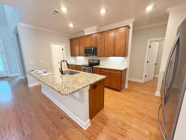 Building Photo - Stunning Townhome in Foxland Harbor – Golf & Lake Community