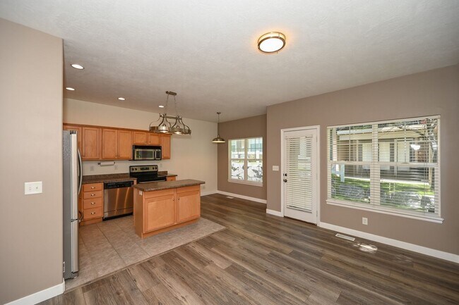 Building Photo - Stunning Row End Townhome In Excellent Loc...