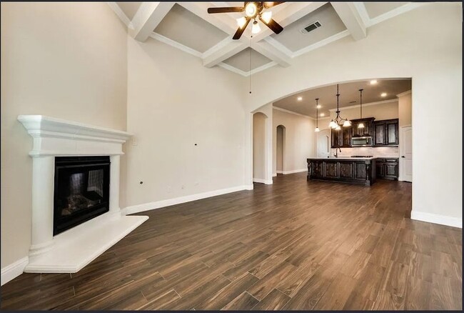 Building Photo - 2216 Grant Pk Wy