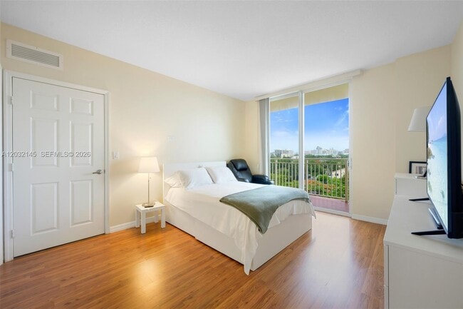 Building Photo - 215 SW 42nd Ave