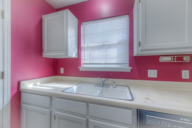 Building Photo - 1712 W 57th Pl