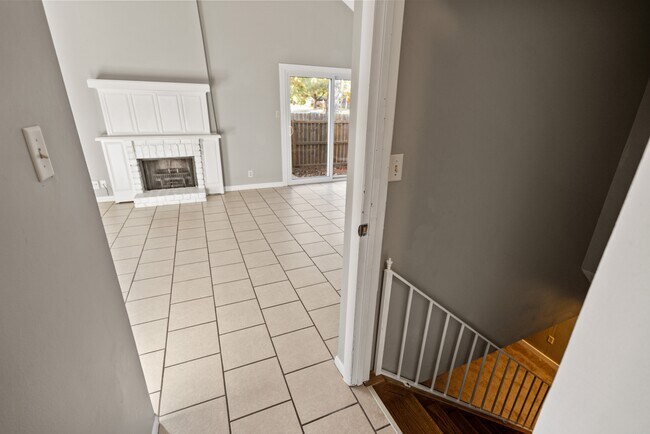 Building Photo - 4521 SW 33rd Terrace