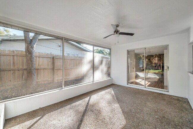 Building Photo - Modern, Move-In-Ready 3/2 Home with Spacious Yard & Garage |