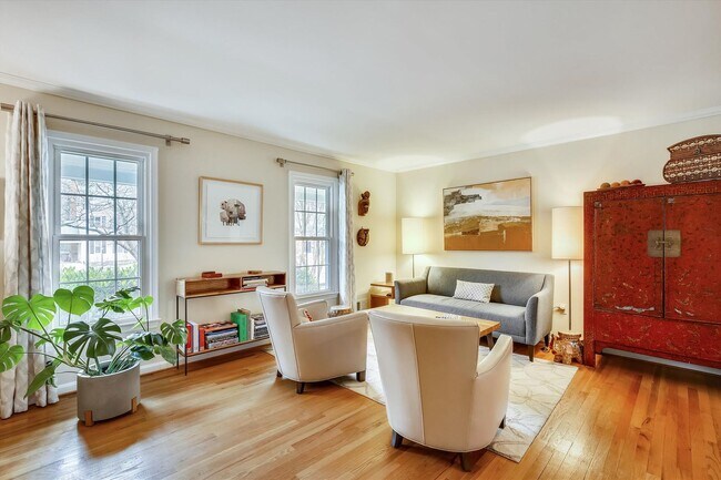 Building Photo - Fabulous 5BR 2.5BA Located in Close in Roc...