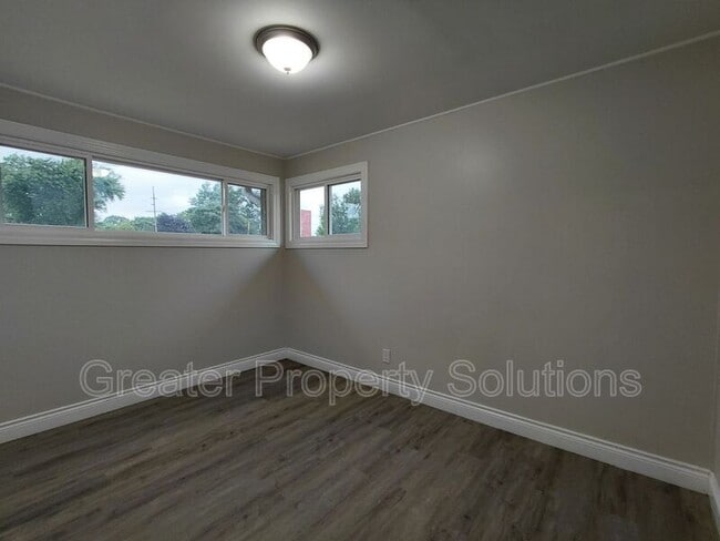 Building Photo - 7305 White Oak Ave