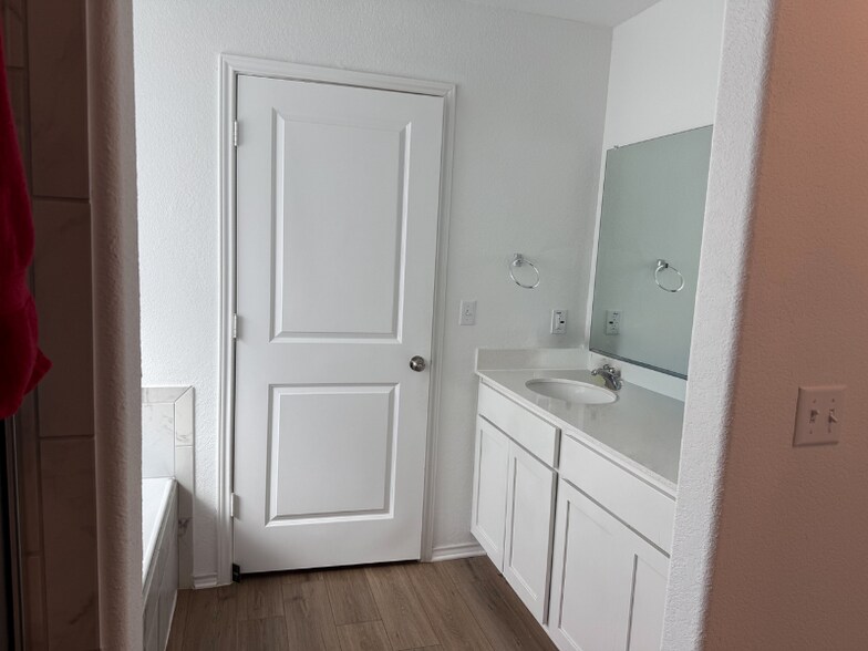 Building Photo - 404 Golden Grove Pkwy