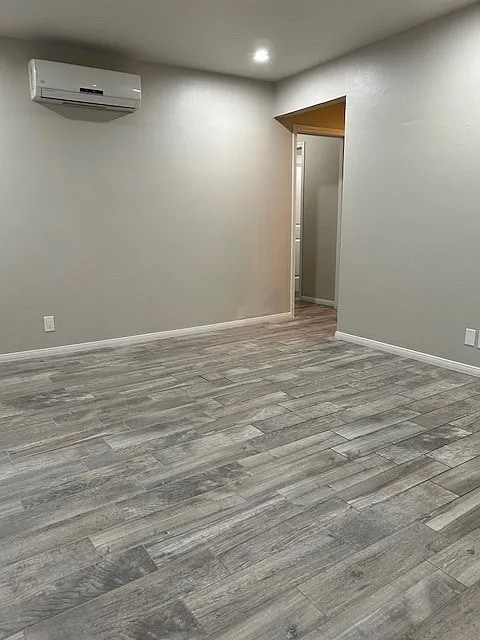 Building Photo - 402 S Heliotrope Ave