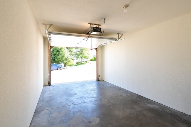 Building Photo - 2500-2502 Northampton Dr.