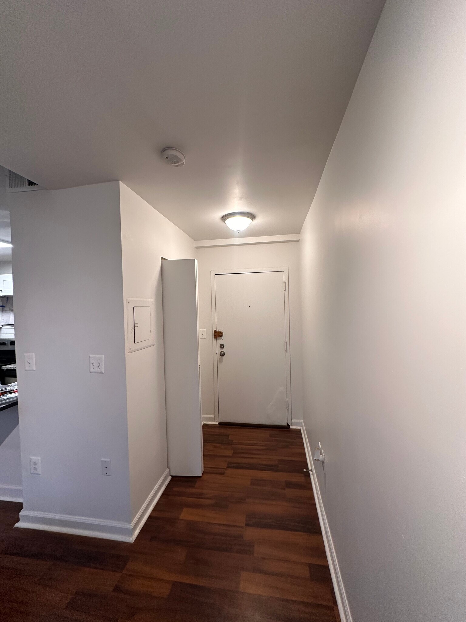 Unit Entryway - 1615 Kenyon St NW
