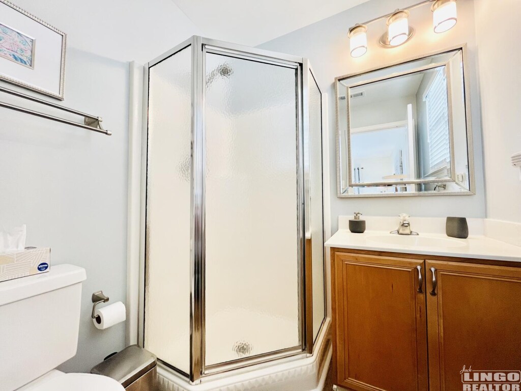 Master Bath - 20256 Simonton Ct