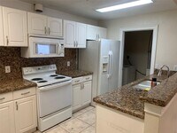 Building Photo - 907 SW 78th Ave