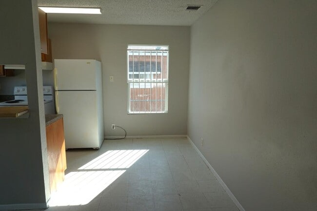 Building Photo - 516 J St