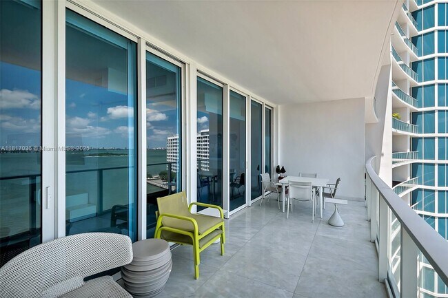 Building Photo - 2020 N Bayshore Dr