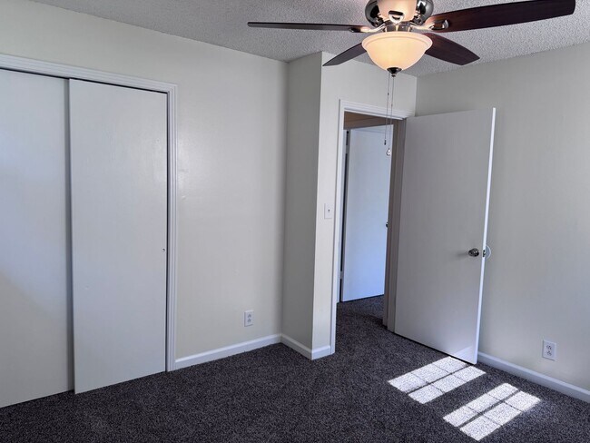 Building Photo - Must see!! 3BD/3BA Fully Finished Basement and Corner Lot!!