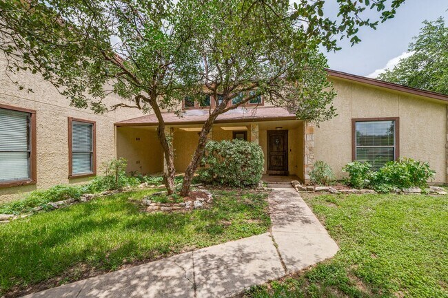 Building Photo - BEAUTIFUL 3-BEDROOM, SINGLE STORY HOME IN HIDDEN FOREST
