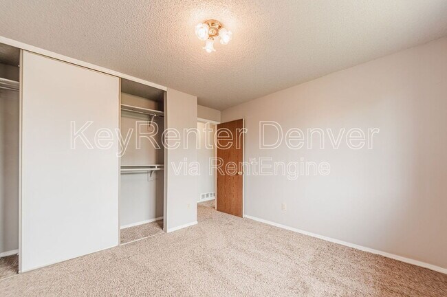 Building Photo - 1498 S Bahama St
