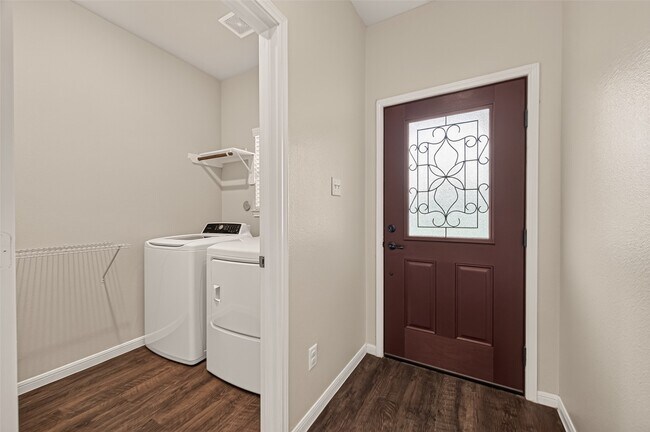 Building Photo - 13129 Leisure Cove Dr
