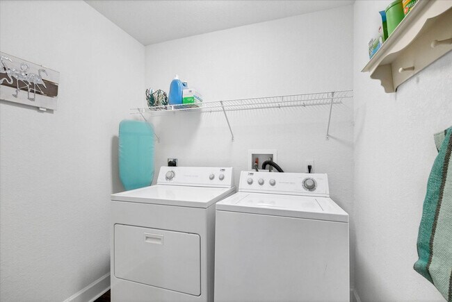 Building Photo - 15736 Lakeland Cir