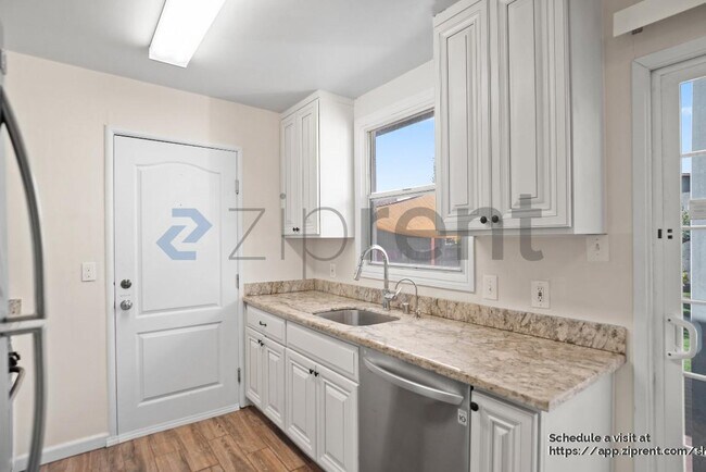 Building Photo - 431 42nd St